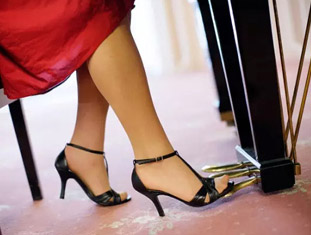 “渠道促銷、廠家埋單”讓供應(yīng)商有苦難言。在業(yè)內(nèi)人士看